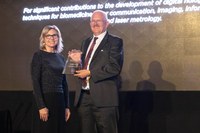 Akademie-Mitglied Prof. Jürgen Czarske mit SPIE Dennis Gabor Award in Diffractive Optics geehrt