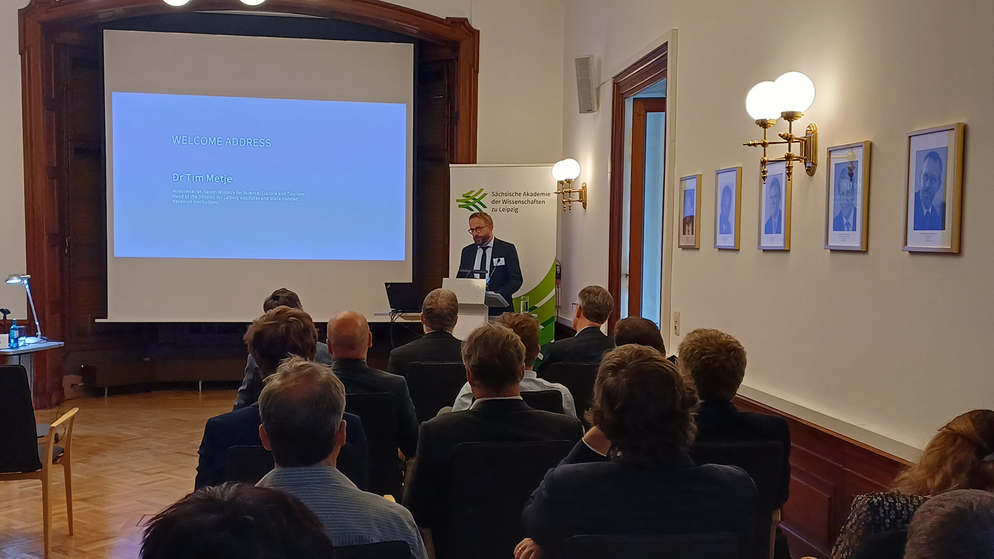 Grußwort von Dr. Tim Metje, Sächsisches Staatsministerium für Wissenschaft, Kultur und Tourismus, Leiter der Abteilung Leibniz-Institute und landesfinanzierte Forschungseinrichtungen, Bild: SAW