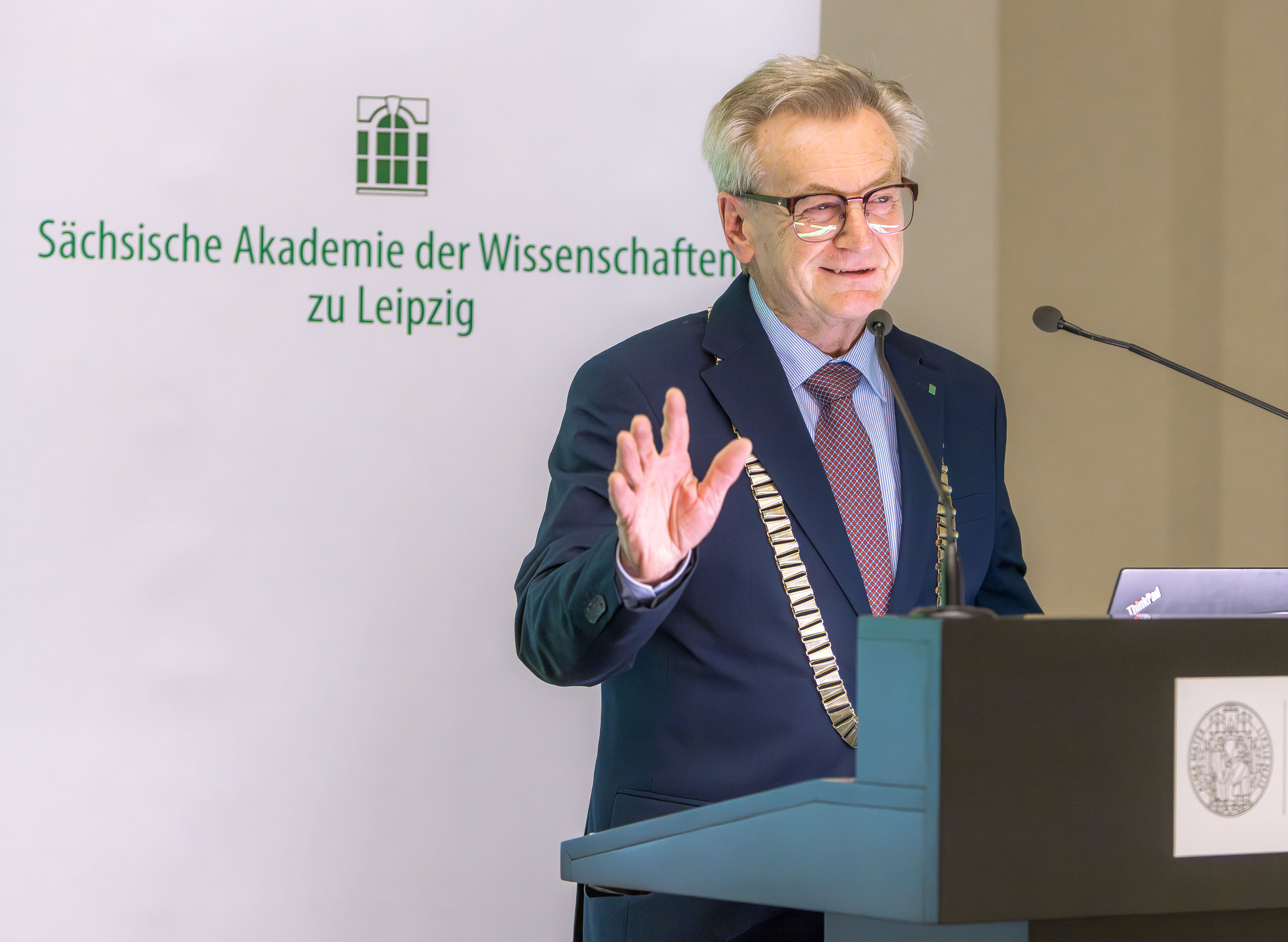 Der Präsident der Sächsischen Akademie der Wissenschaften, Prof. Dr. Hans Wiesmeth, eröffnete die Tagung. 