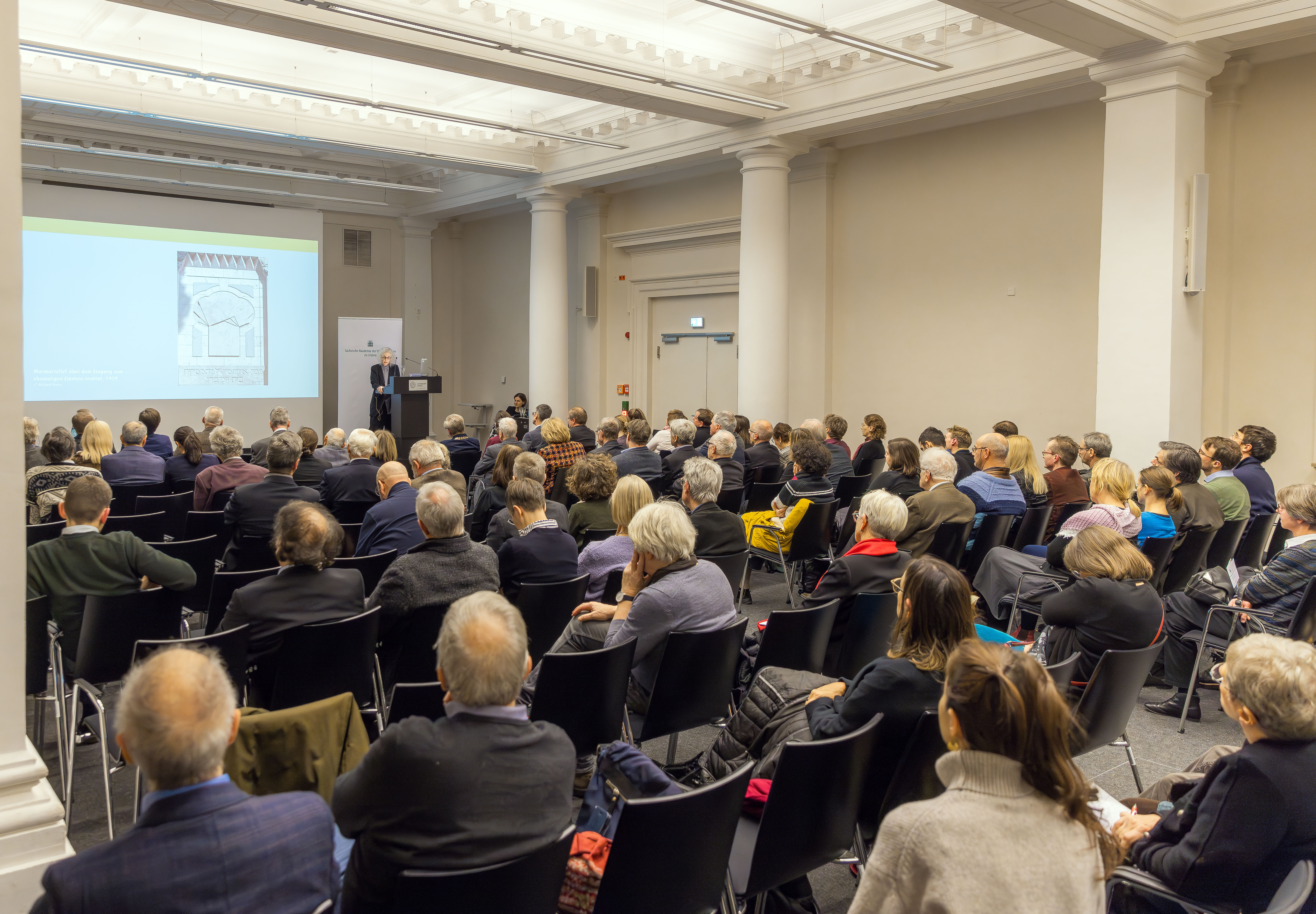 Blick in den Vortragssaal der Bibliotheca Albertina während des Festvortrags von Prof. Dr. Yfaat Weiss zur Öffentlichen Herbstsitzung der Akademie. 