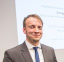 Junges Forum-Mitglied Tilman Leisegang  zum "Highly Qualified Specialist" berufen